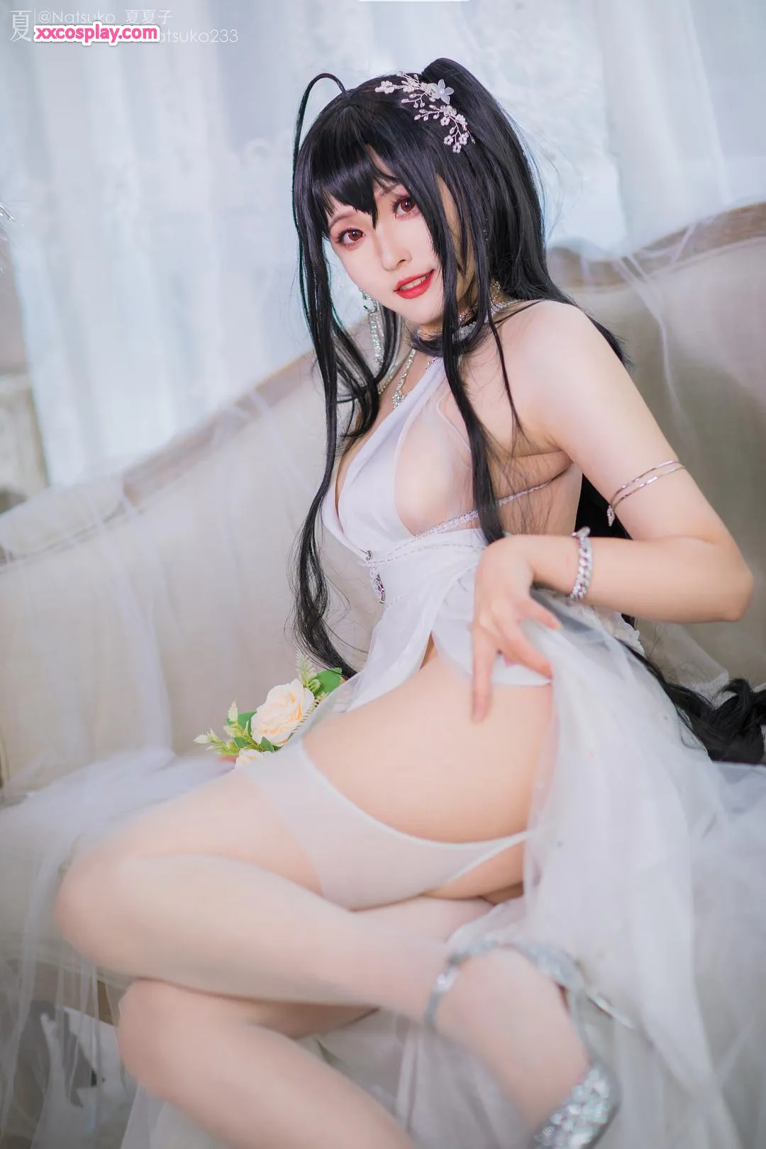 Natsuko as Taihou Oath Bride - Azur Lane Cosplay